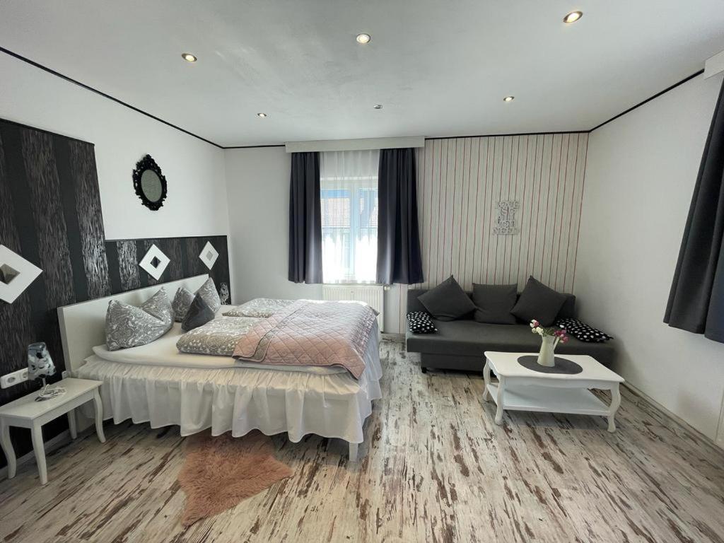 Отель La Boutique House Фюссен Экстерьер фото