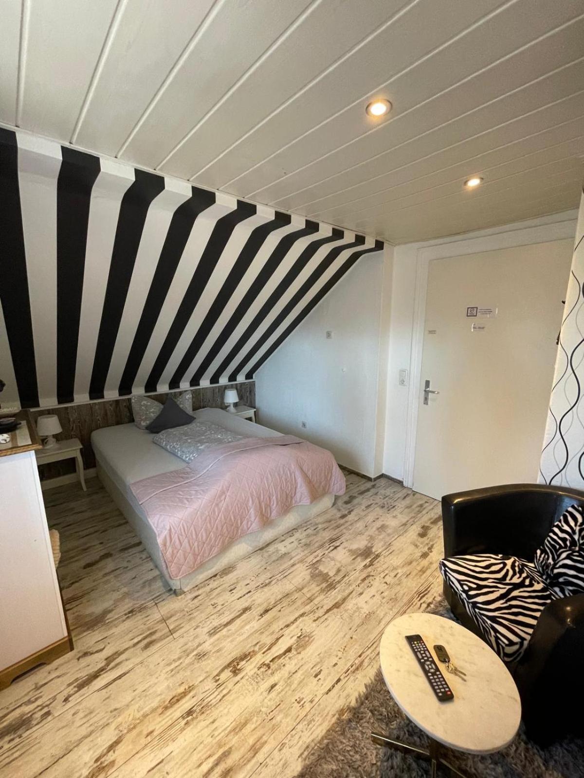 Отель La Boutique House Фюссен Экстерьер фото